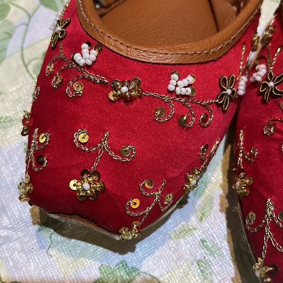 Handmade khussa, embroidered, no glued work. - Picture 2 of 5